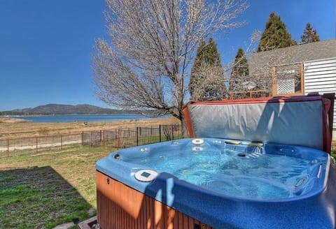 Day, Hot Tub, Lake view, Mountain view