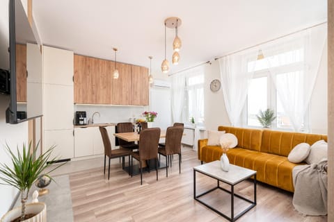 TV and multimedia, Kitchen or kitchenette, Living room, Seating area, Dining area, Evening entertainment, minibar, stove
