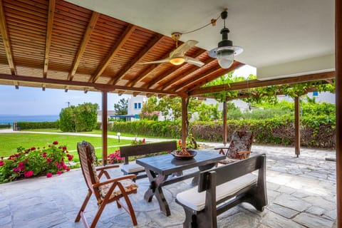 Patio, Natural landscape, Garden, View (from property/room), Balcony/Terrace, Dining area, Garden view
