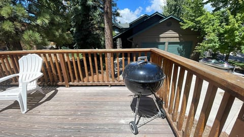 Lakeview Court Castle - Short walk to the Village and lake House in Big Bear