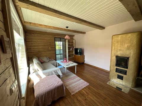 Communal lounge/ TV room, Bed, TV and multimedia, Living room, Photo of the whole room, Bedroom