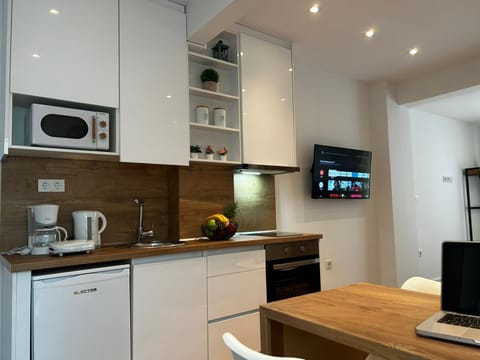 TV and multimedia, Coffee/tea facilities, Kitchen or kitchenette, minibar, pet friendly, stove, toaster