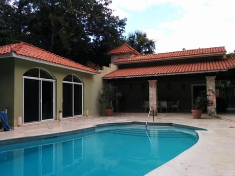 Property building, Swimming pool, sunbed