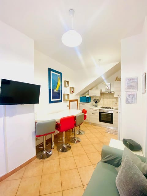 Kitchen or kitchenette, Living room, Seating area