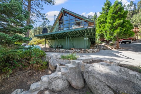 Property building, Patio, Day, Natural landscape, Balcony/Terrace, Garden view