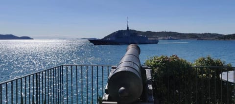 Bas de villa calme proche plages Apartment in La Seyne-sur-Mer