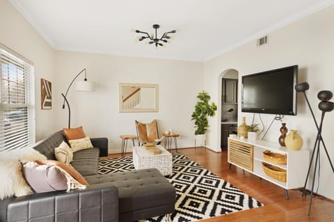 Communal lounge/ TV room, TV and multimedia, Living room, Seating area