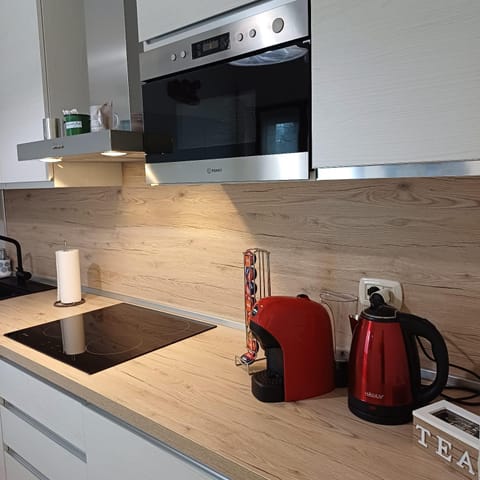 Coffee/tea facilities, Kitchen or kitchenette, minibar, stove