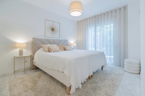 Bed, Photo of the whole room, Bedroom, air conditioner