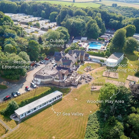 Property building, Restaurant/places to eat, Swimming pool