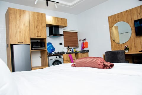 Kitchen or kitchenette, Bedroom