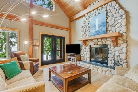 Woodstone Cabin Cabin in Lake Cushman