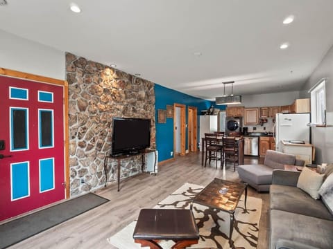 TV and multimedia, Kitchen or kitchenette, Living room, Dining area