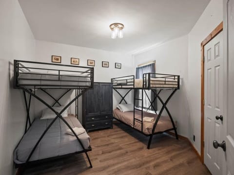 Bed, Bedroom, bunk bed