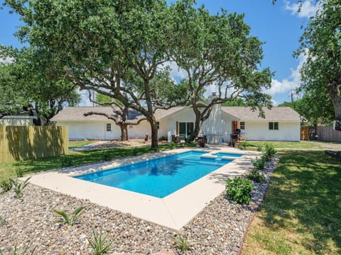 Property building, Garden, Swimming pool