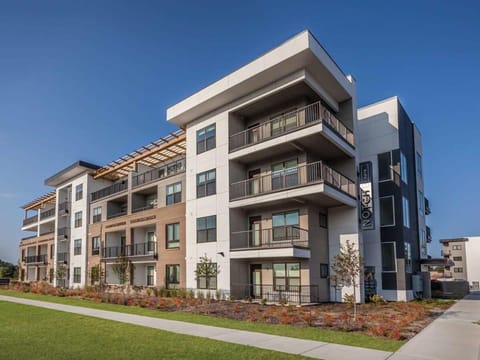 CozySuites At Notch Apartment in Indianapolis