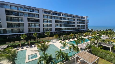 View (from property/room), Balcony/Terrace, Pool view, Sea view