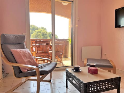 Studio avec terrasse, parking privé proche mer - FR-1-251-506 Apartment in Bormes-les-Mimosas