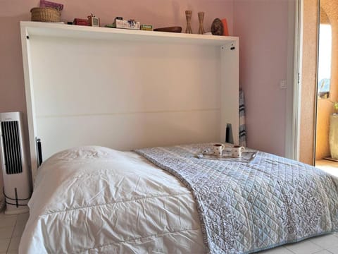 Studio avec terrasse, parking privé proche mer - FR-1-251-506 Apartment in Bormes-les-Mimosas