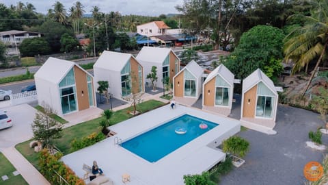 Bird's eye view, Swimming pool