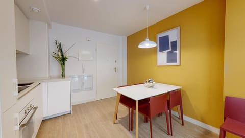 Kitchen or kitchenette, Dining area, stove