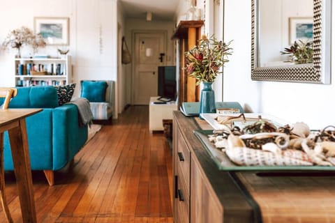 Sloop Cottage - Beachfront - Vibes House in Binalong Bay