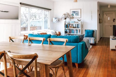 Sloop Cottage - Beachfront - Vibes House in Binalong Bay