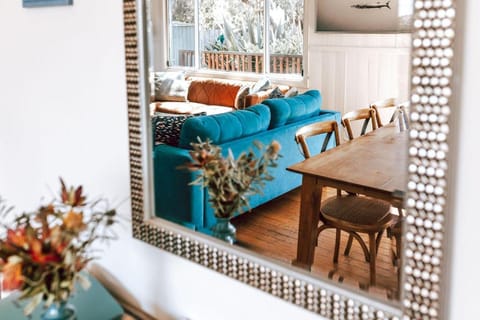 Sloop Cottage - Beachfront - Vibes House in Binalong Bay