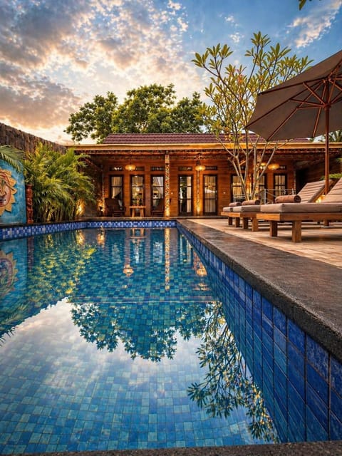 Pool view, Swimming pool, sunbed