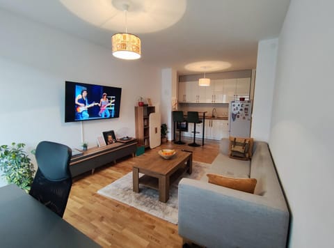 TV and multimedia, Kitchen or kitchenette, Living room