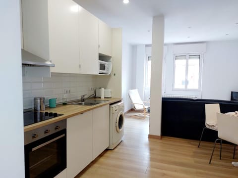 Kitchen or kitchenette, Dining area, dishwasher, oven, stove