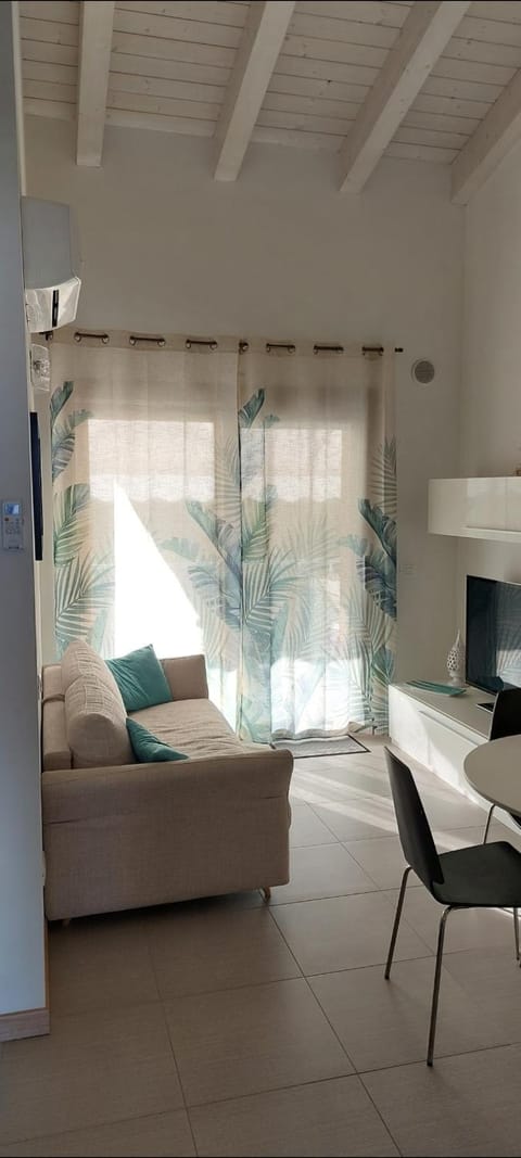 Communal lounge/ TV room, Living room, Seating area