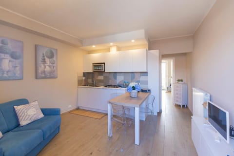 TV and multimedia, Kitchen or kitchenette, Living room