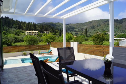 Natural landscape, View (from property/room), Balcony/Terrace, Mountain view, Pool view, Swimming pool