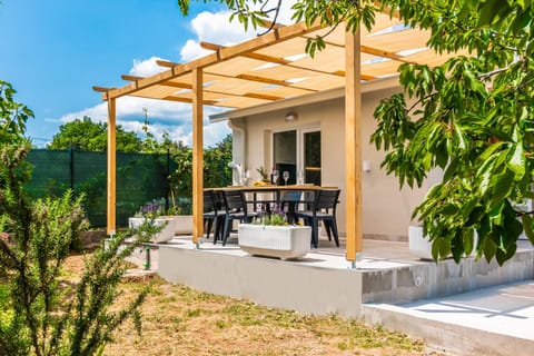 Natural landscape, Garden, Balcony/Terrace, Dining area, Garden view