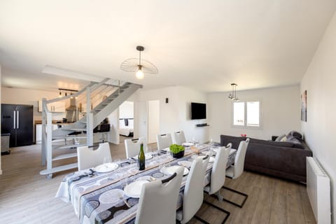 Living room, Dining area
