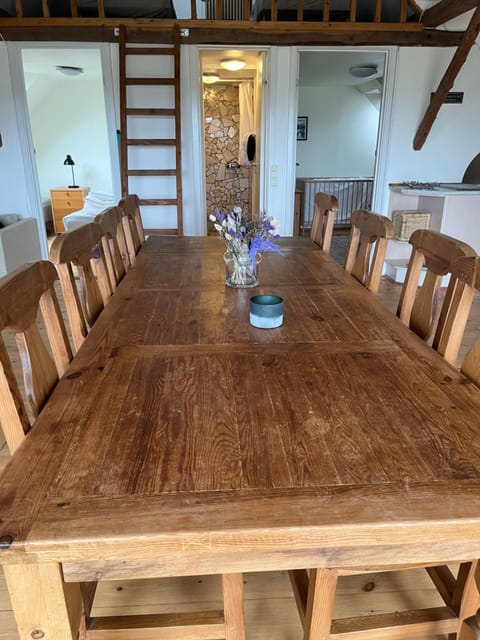 Seating area, Dining area