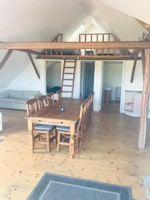 Seating area, Dining area