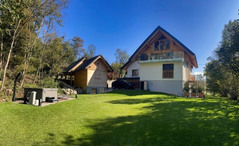Property building, Spring, Day, Garden, Garden view