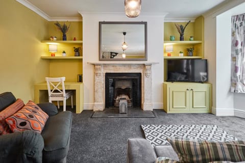 TV and multimedia, Living room, Seating area, flat iron