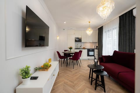 TV and multimedia, Living room, Seating area, Dining area