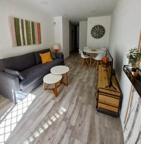 Communal lounge/ TV room, TV and multimedia, Living room, Dining area