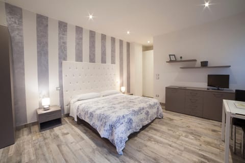 Bedroom, hair dresser