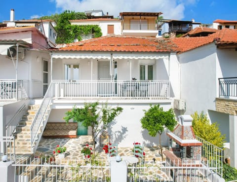 Property building, Patio, Day, Garden, View (from property/room), Balcony/Terrace, Garden view