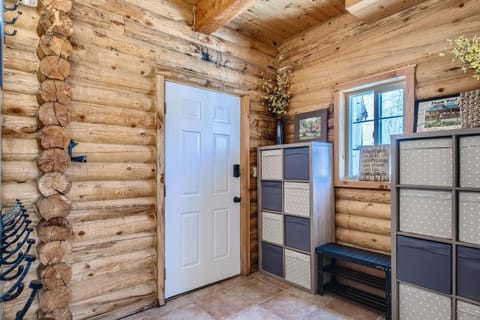6 Bedroom Cabin by Xquisite Rentals Cabin in Timber Lakes