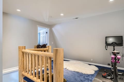 6 Bedroom Cabin by Xquisite Rentals Cabin in Timber Lakes