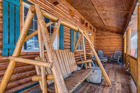 6 Bedroom Cabin by Xquisite Rentals Cabin in Timber Lakes