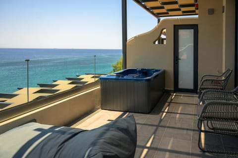 Patio, Day, Natural landscape, View (from property/room), Balcony/Terrace, Living room, Seating area, Sea view, sunbed
