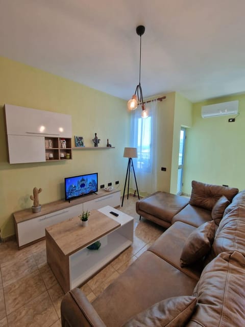 TV and multimedia, Living room, Seating area, air conditioner