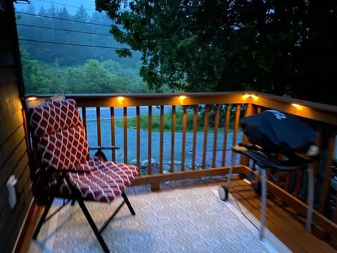 Tiny home within walking distance of Acadia NP House in Seal Cove